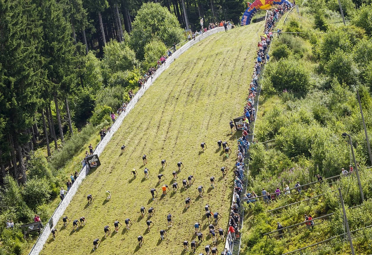 Velika skakaonica na Igmanu duga je 112 metara, s nagibom od 35°, a sličnih karakteristika je i sletni dio staze.