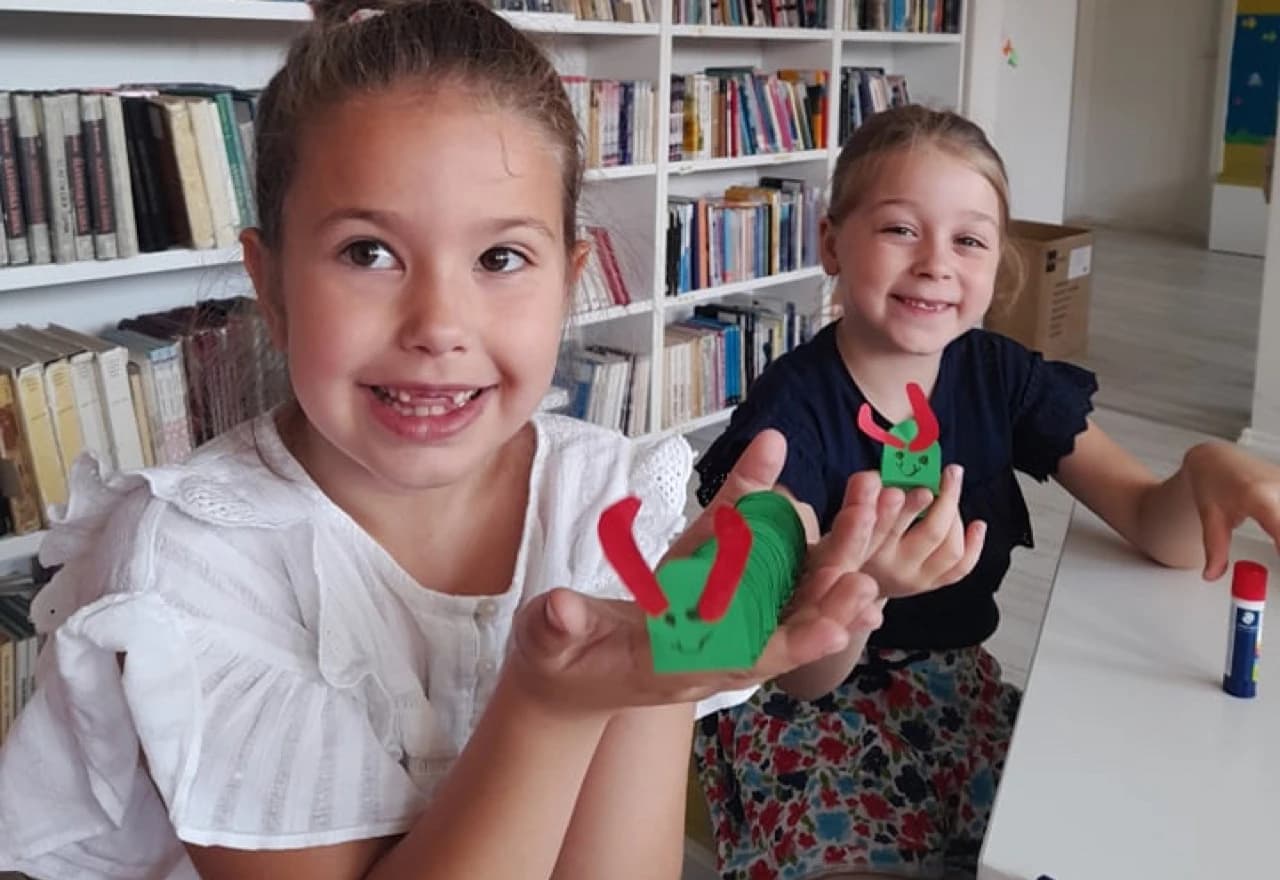 Krijesnice i gladna gusjenica