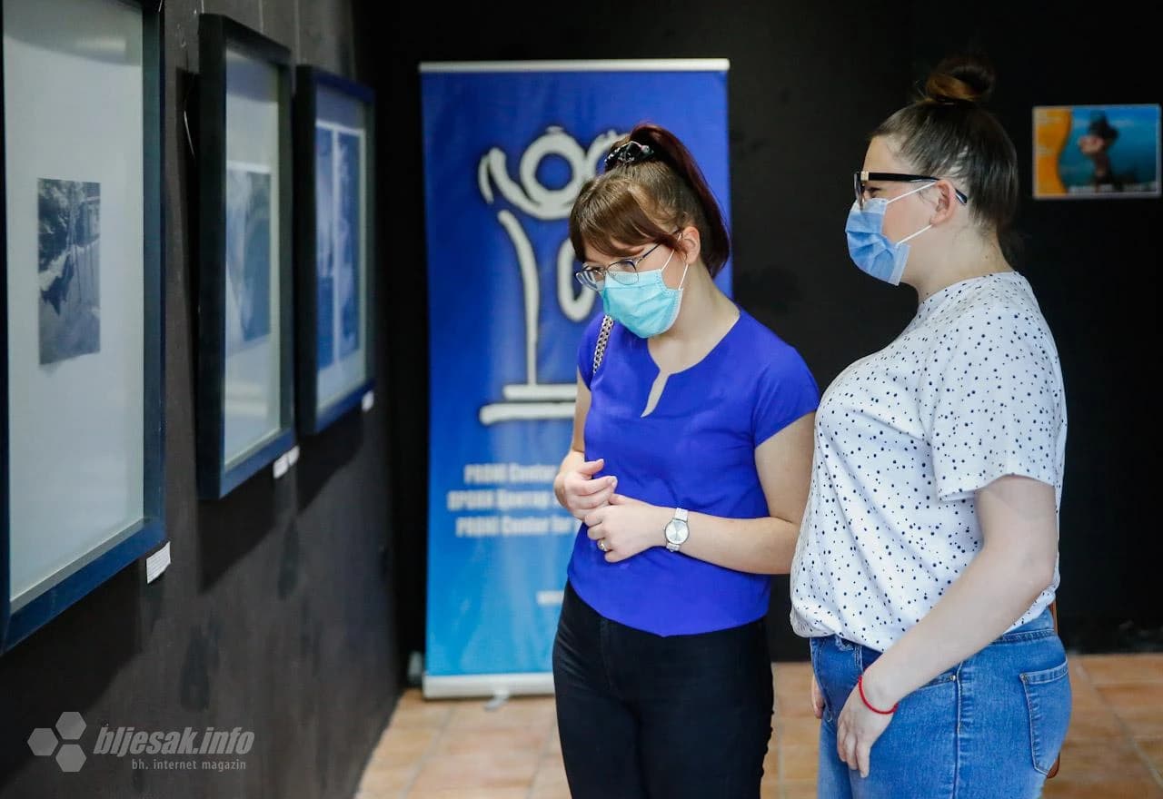 Članovi Omladinskog kluba Mostar predstavili su izložbu "Dopusti da ti (po)kažem"