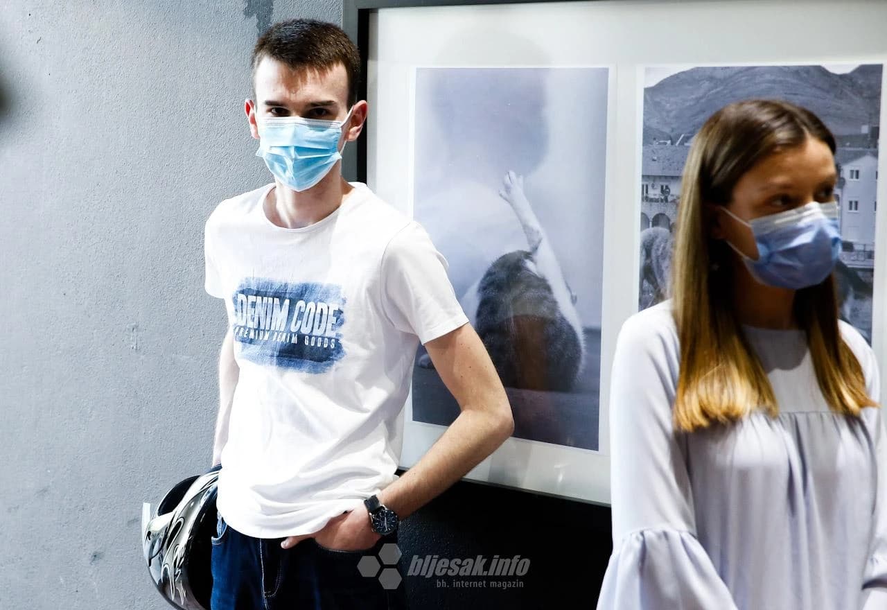 Članovi Omladinskog kluba Mostar predstavili su izložbu "Dopusti da ti (po)kažem"