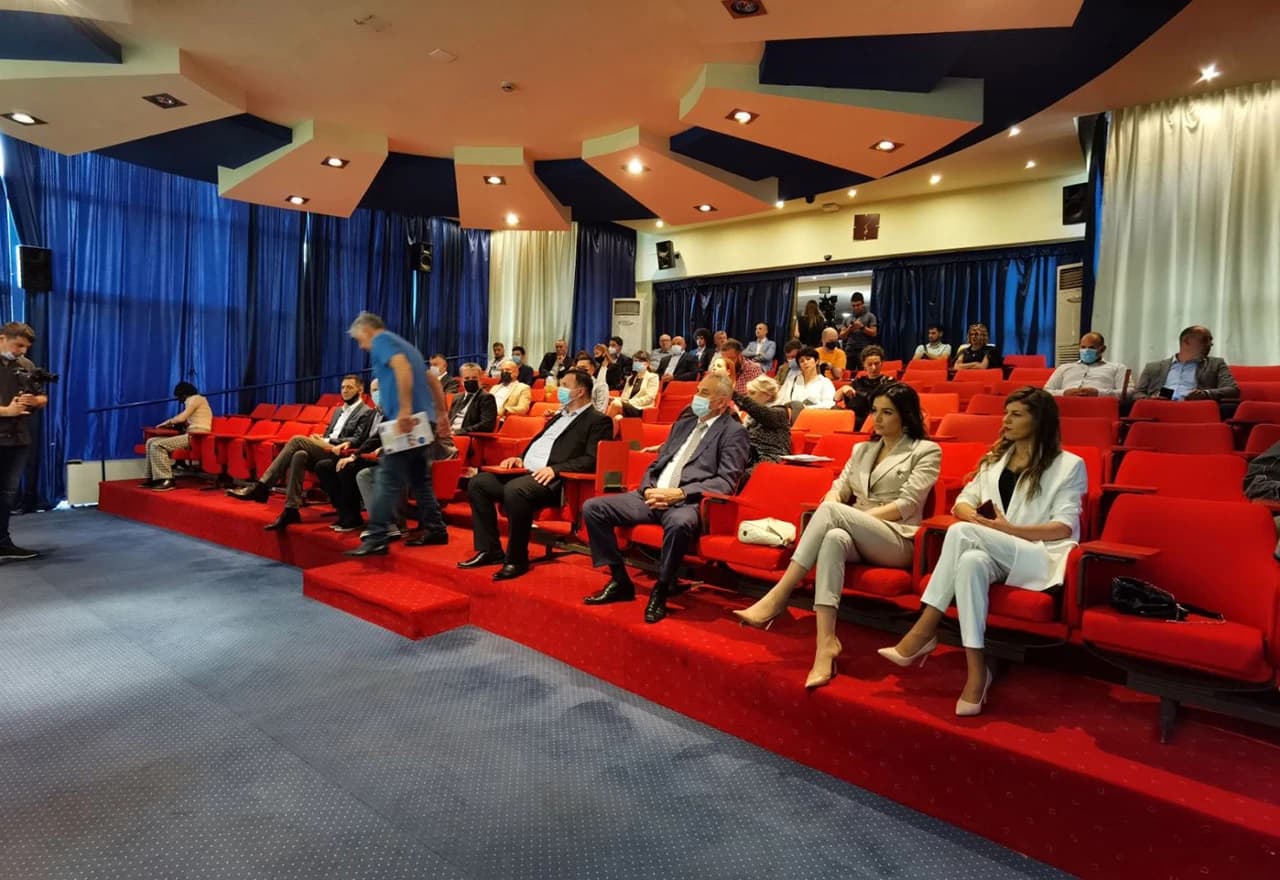 Nazočnima se obratio i gradonačelnik Novog Sada Miloš Vučević rekavši kako je Neum jedan divan zaljev