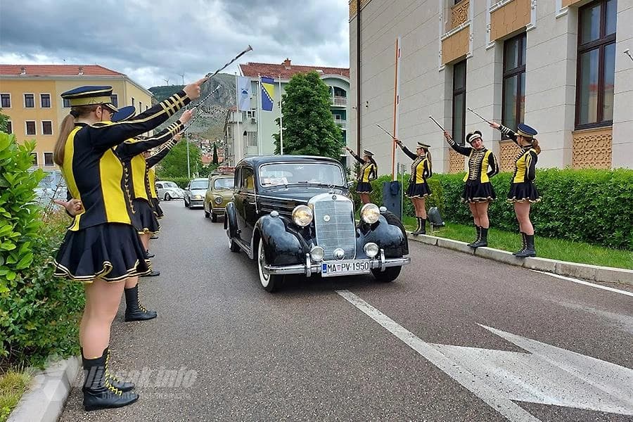 Oldtimeri okupirali mostarske ulice 