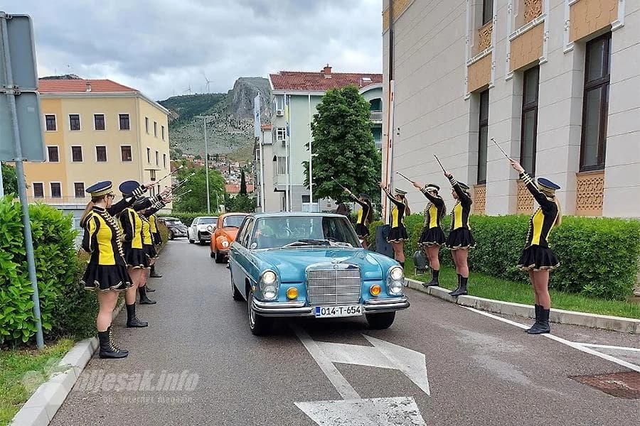 Oldtimeri okupirali mostarske ulice 