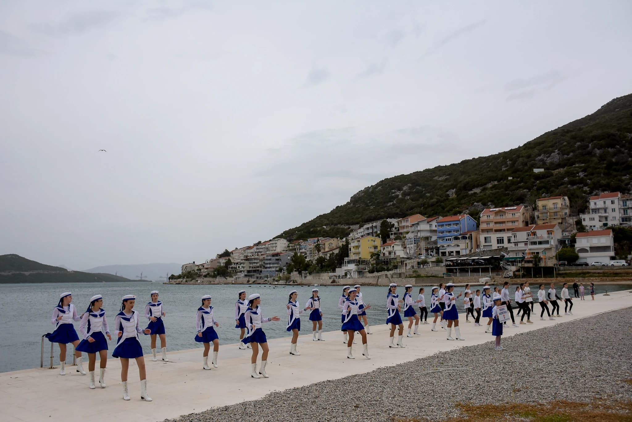 Prvomajski defile neumskih mažoretkinja