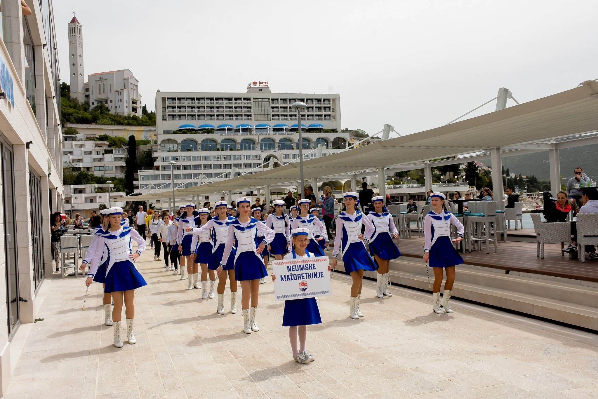 Prvomajski defile neumskih mažoretkinja