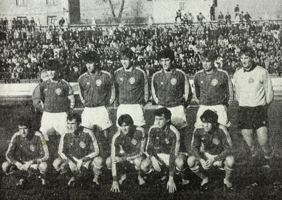 Stoje: Marko Elsner, Refik Šabanadžović, Srečko Katanec, Milan Janković, Elvir Baljić, Mauro Ravnić; Čuče:  Mirza Kapetanović, Mehmed Baždarević, Marko Mlinarić, Semir Tuce, Haris Škoro