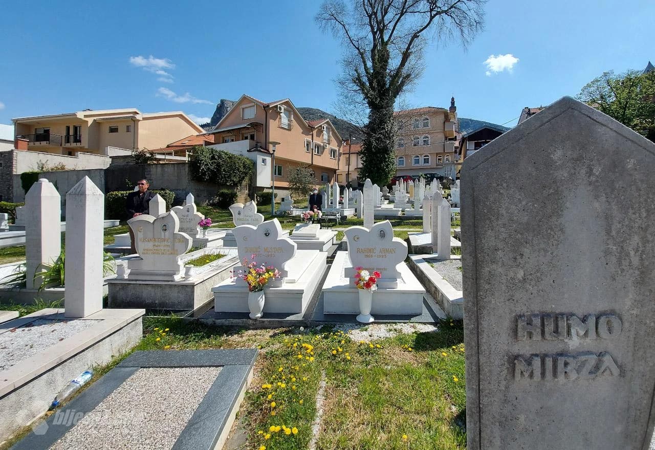 Polaganje cvijeća na Šehitlucima