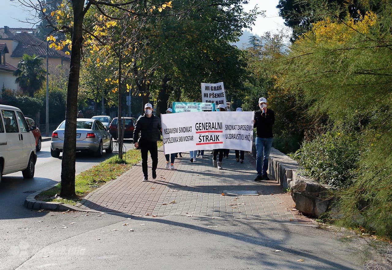 Zdravstveni radnici na ulicama Mostara