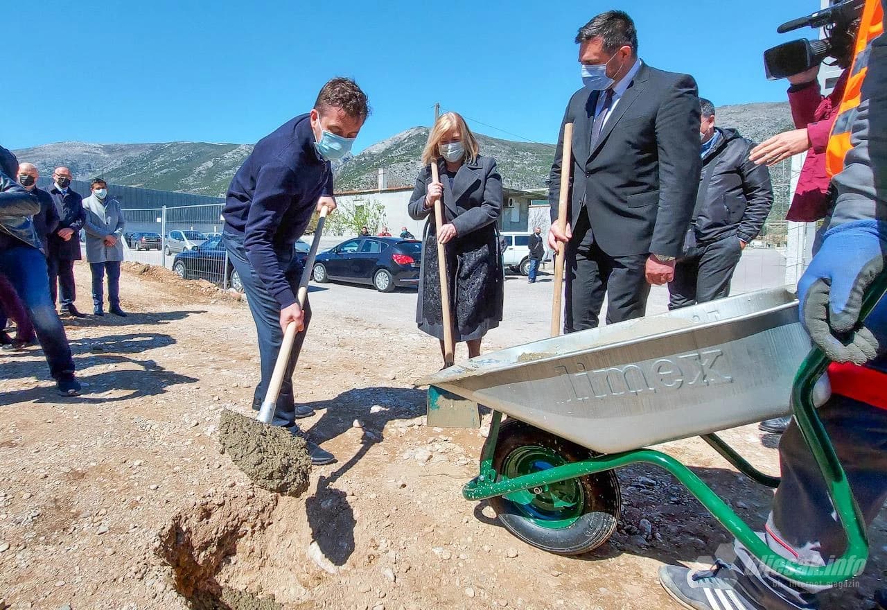 U Sutini se počinje graditi stambeni objekt za korisnike kolektivnih centara