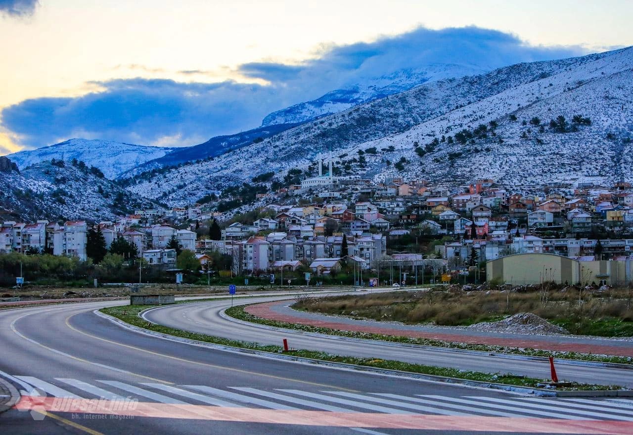Ljepota Mostara omotanog bijelim pokrivačem u proljeće