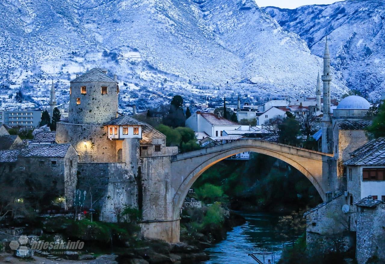 Ljepota Mostara omotanog bijelim pokrivačem u proljeće