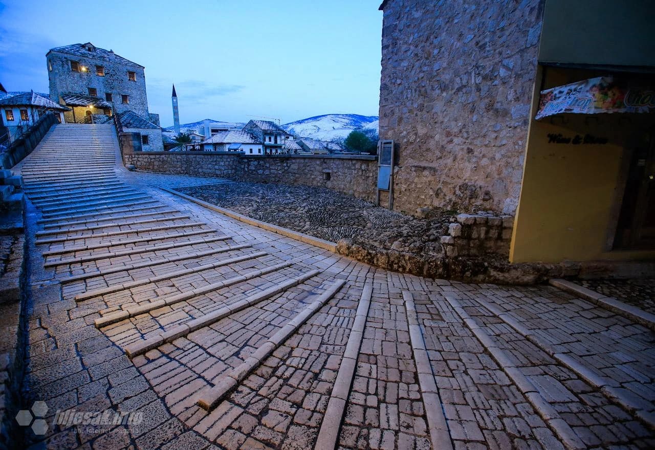 Ljepota Mostara omotanog bijelim pokrivačem u proljeće