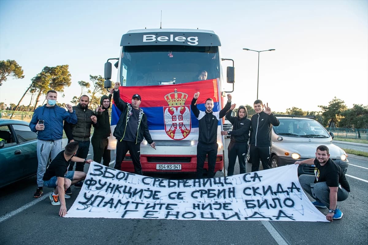 Skupovi podrške ministru koji je negirao genocid u Srebrenici