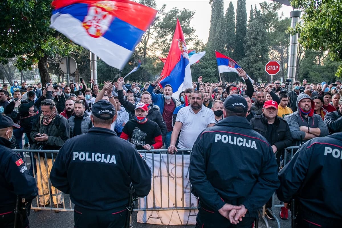 Skupovi podrške ministru koji je negirao genocid u Srebrenici