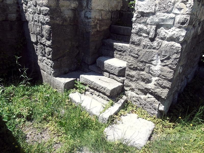 Ostaci stepenica zvonika