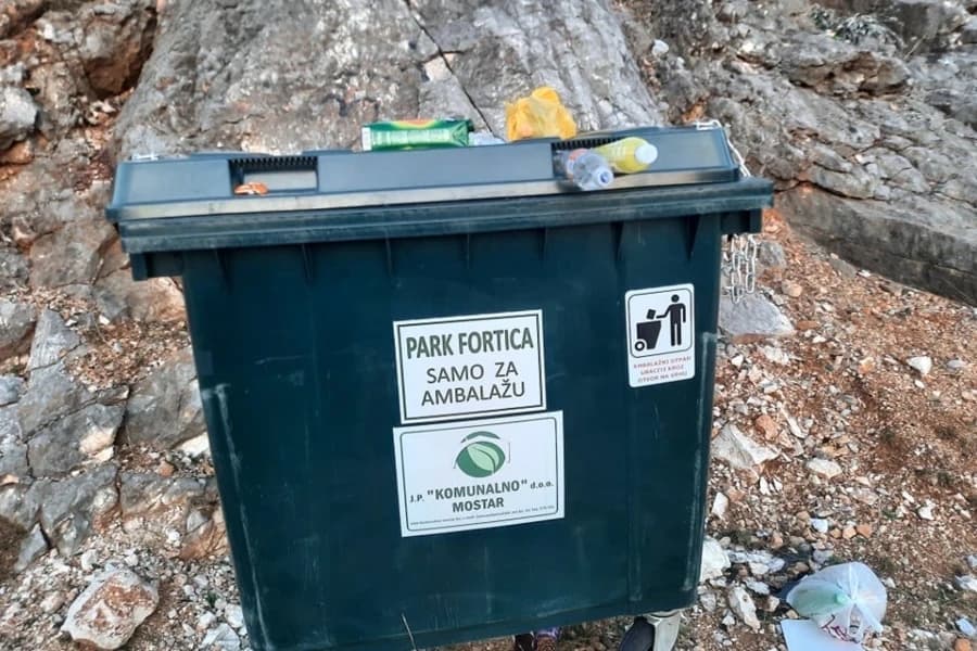 Smeće na putu za Forticu