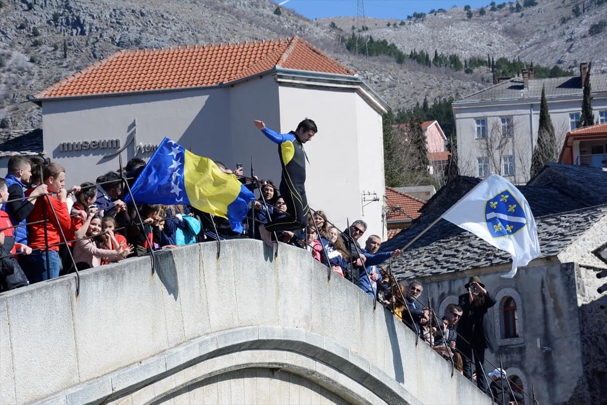 Skok sa Starog mosta u čast Dana neovisnosti BiH