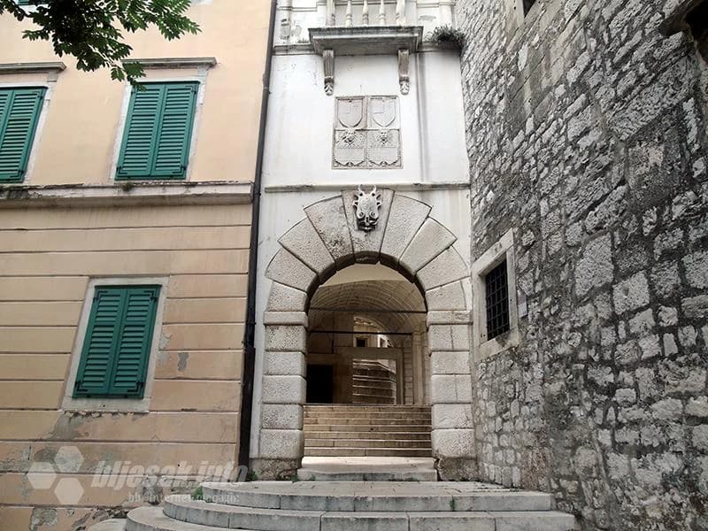 Neka od šibenskih starih…