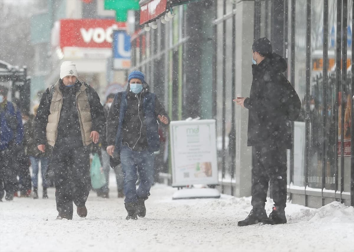 Europski gradovi prekriveni snježnim pokrivačem