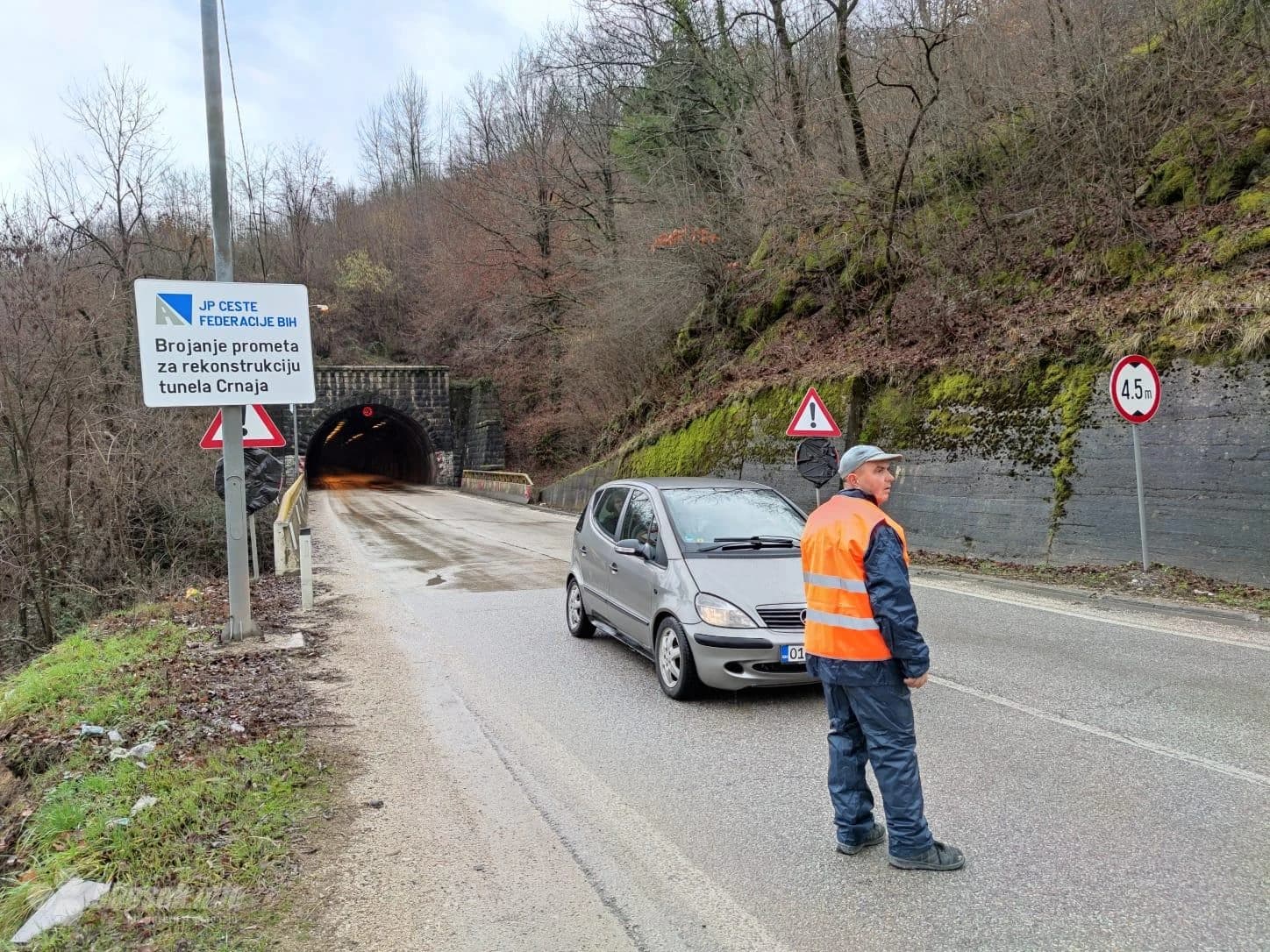 Izuzetak prolaza imaju hitne pomoći i policija