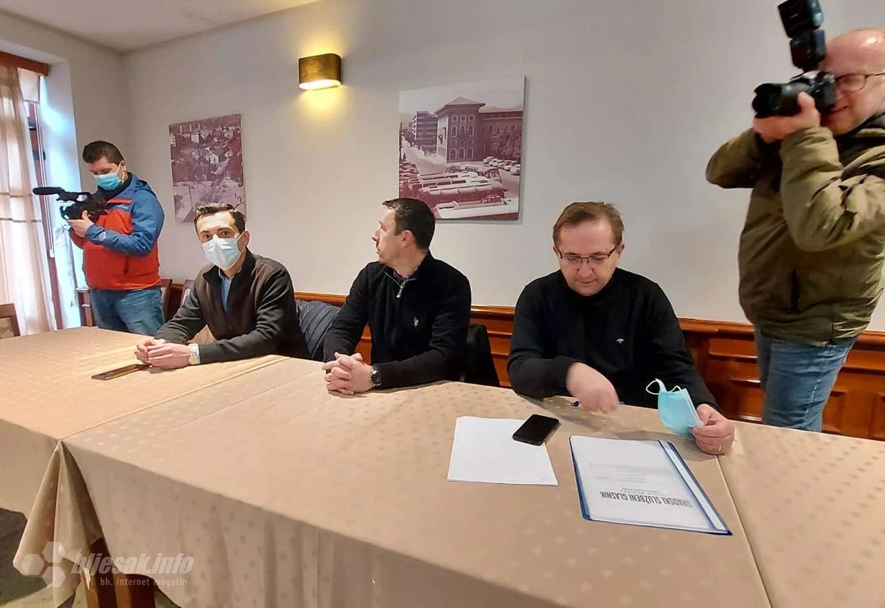 Budući vijećnici sjeli za stol