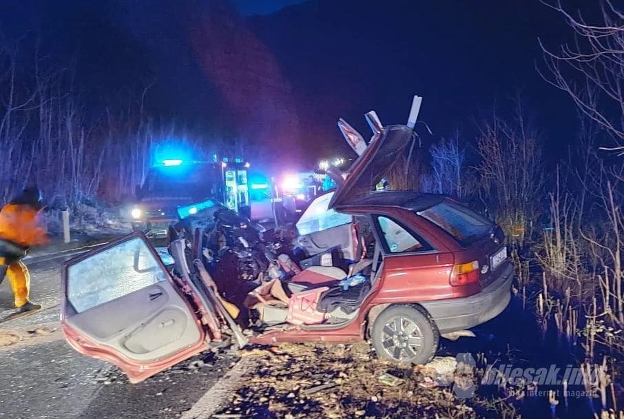 Dvije osobe smrtno stradale u prometnoj nesreći u Grabovici