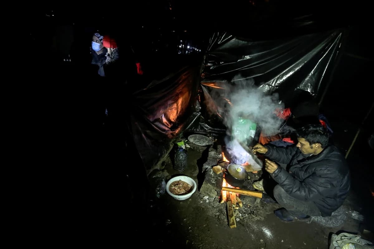 U improviziranim kampovima migranti čekaju nastavak puta