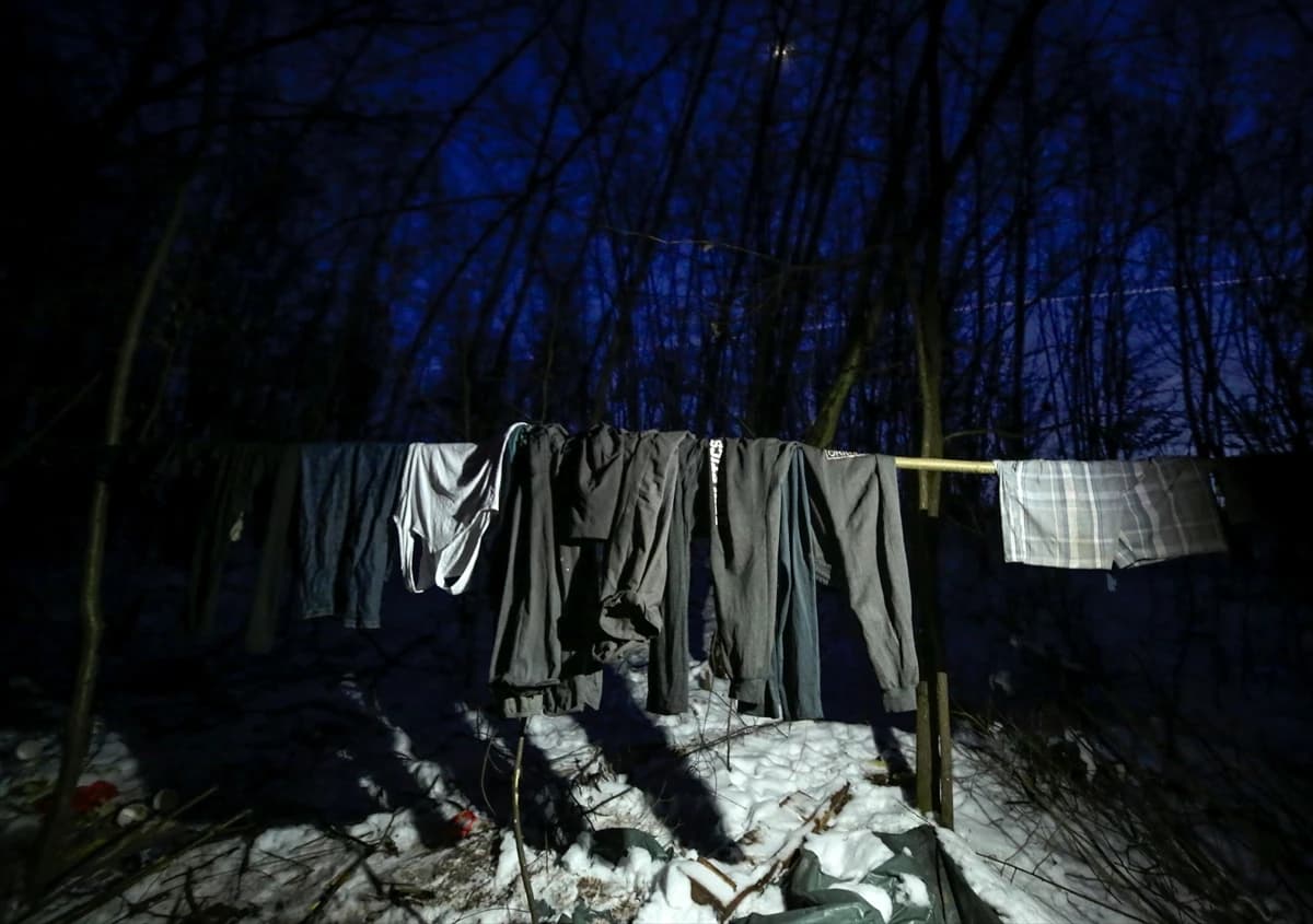 U improviziranim kampovima migranti čekaju nastavak puta