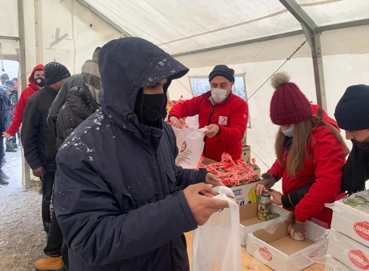 Uručile su se osnovne životne namirnice