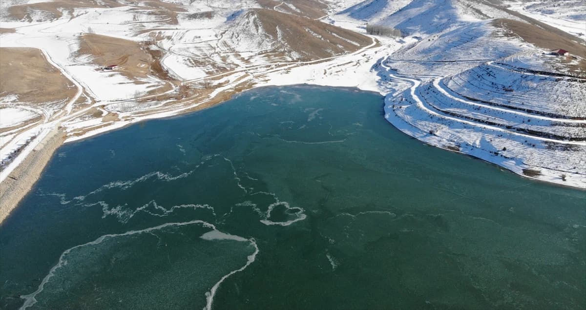 Klizanje na ledenom jezeru u Turskoj