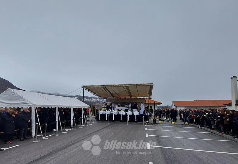 Rakitno: Sprovodni obred za šestero djevojaka i mladića, tragično stradalih na Tribistovu