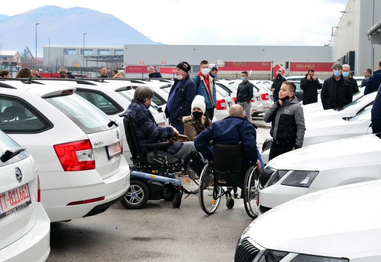 Uručeni ključevi automobila ratnim vojnim invalidima