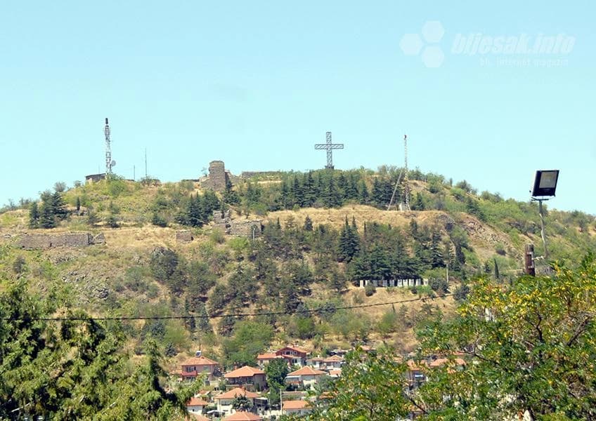 Pogled iz grada na utvrdu Isar