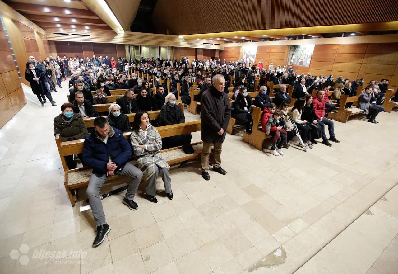 Polnoćka u mostarskoj katedrali