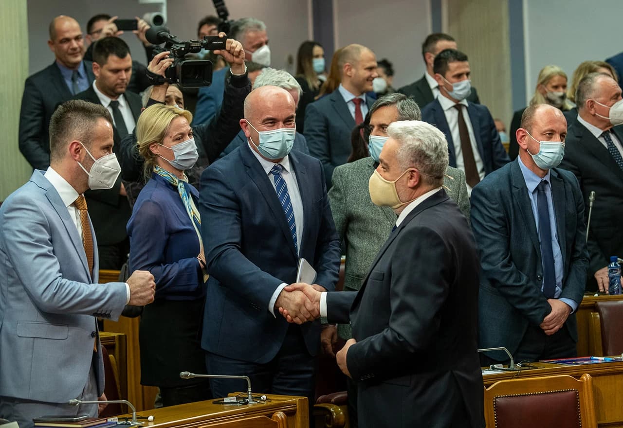 Crna Gora dobila novu vladu koju predvodi premijer Zdravko Krivokapić