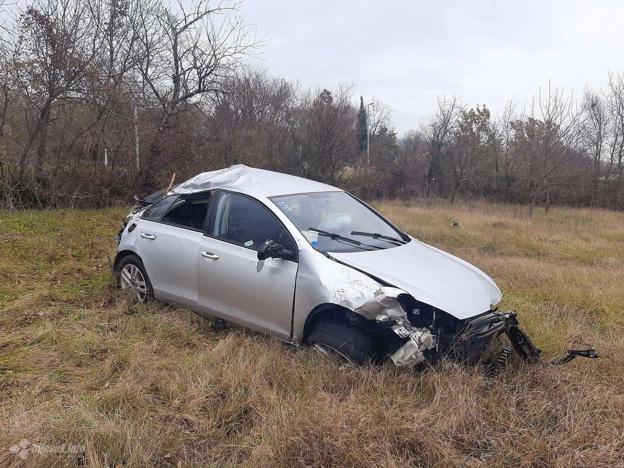 Polog: Autom izletio s ceste