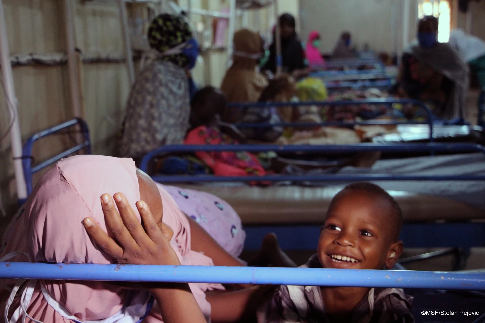 MSF je, tokom prvih osam mjeseci ove godine, tretirao skoro šest hiljada djece protiv malarije – taj broj će biti nekoliko puta veći, jer se vrhunac malarije upravo završio - bolesti koja najviše na svijetu ubija Nigerijce.