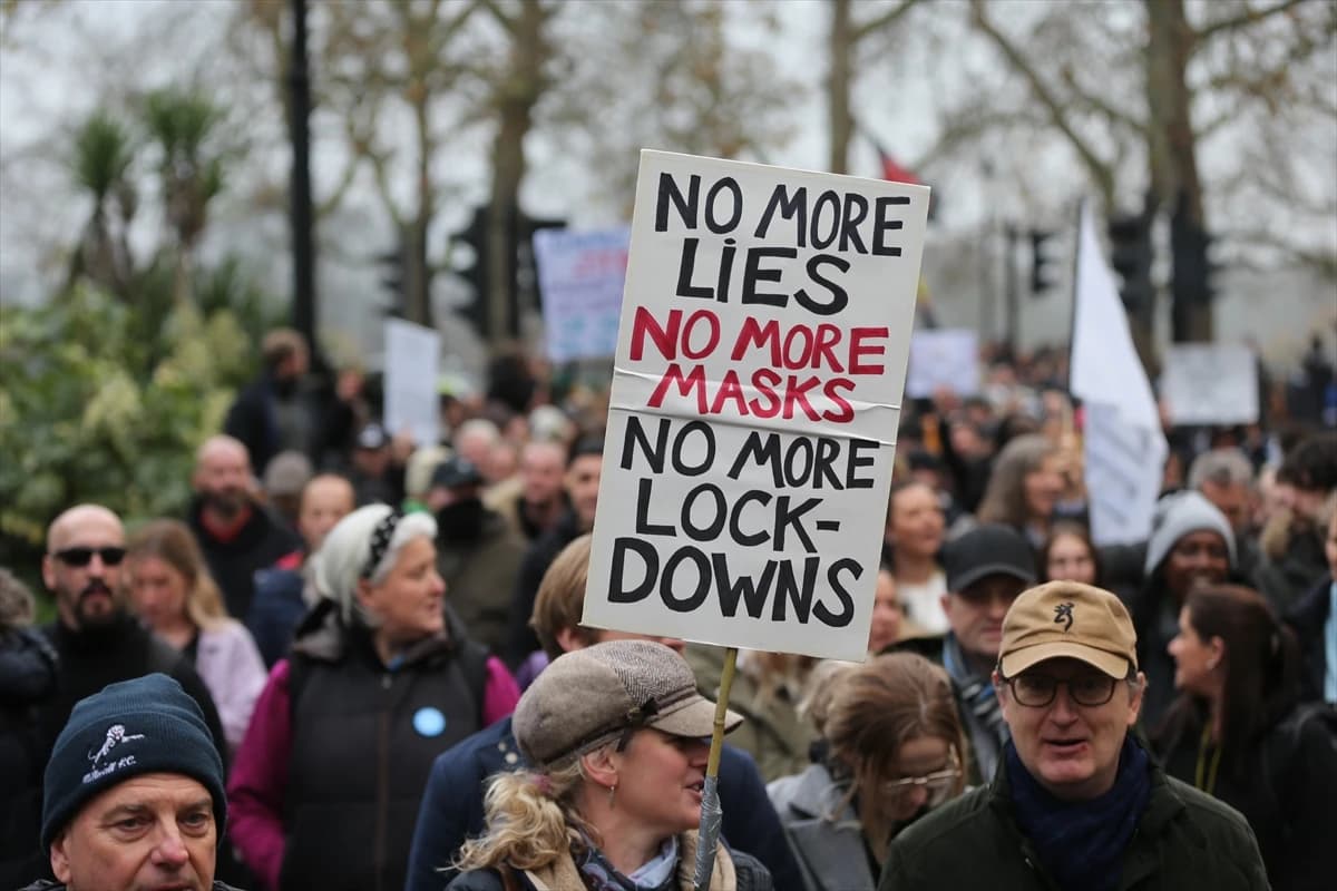 Protiv mjera i u Londonu