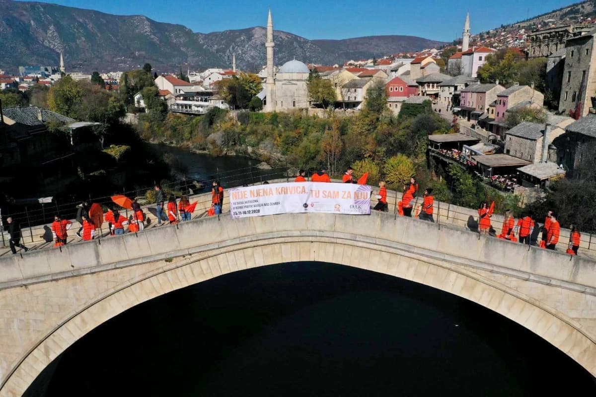 'Stop nasilju nad ženama''– poručili su mladi iz Mostara 