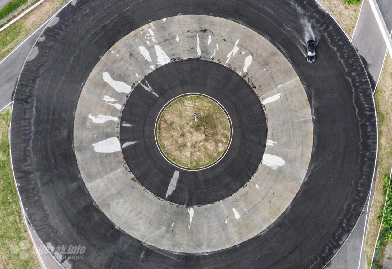 Porsche Taycan oborio svjetski rekord u neprestanom driftanju za električne automobile 