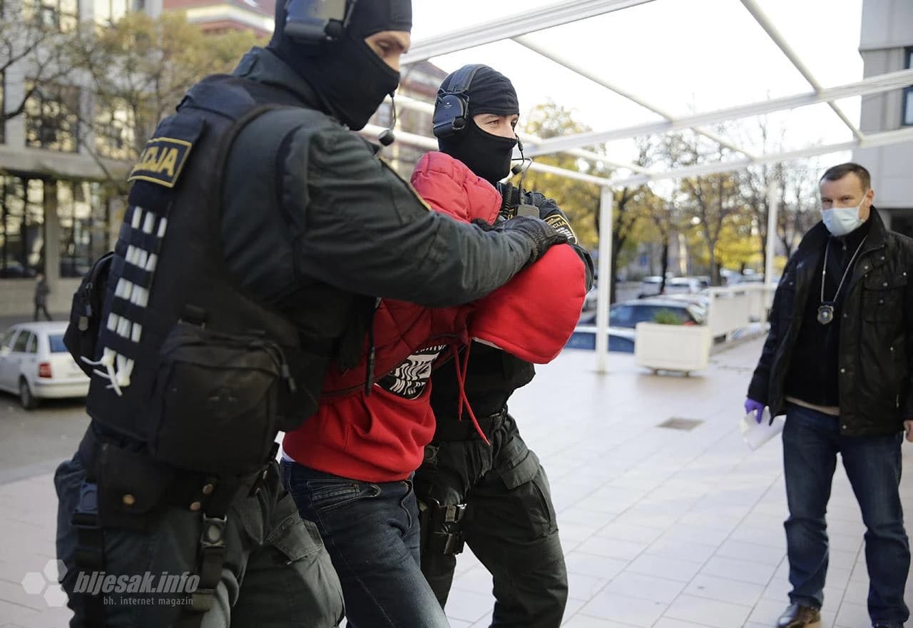 Privođenje osumnjičenih u akciji "Inpact"