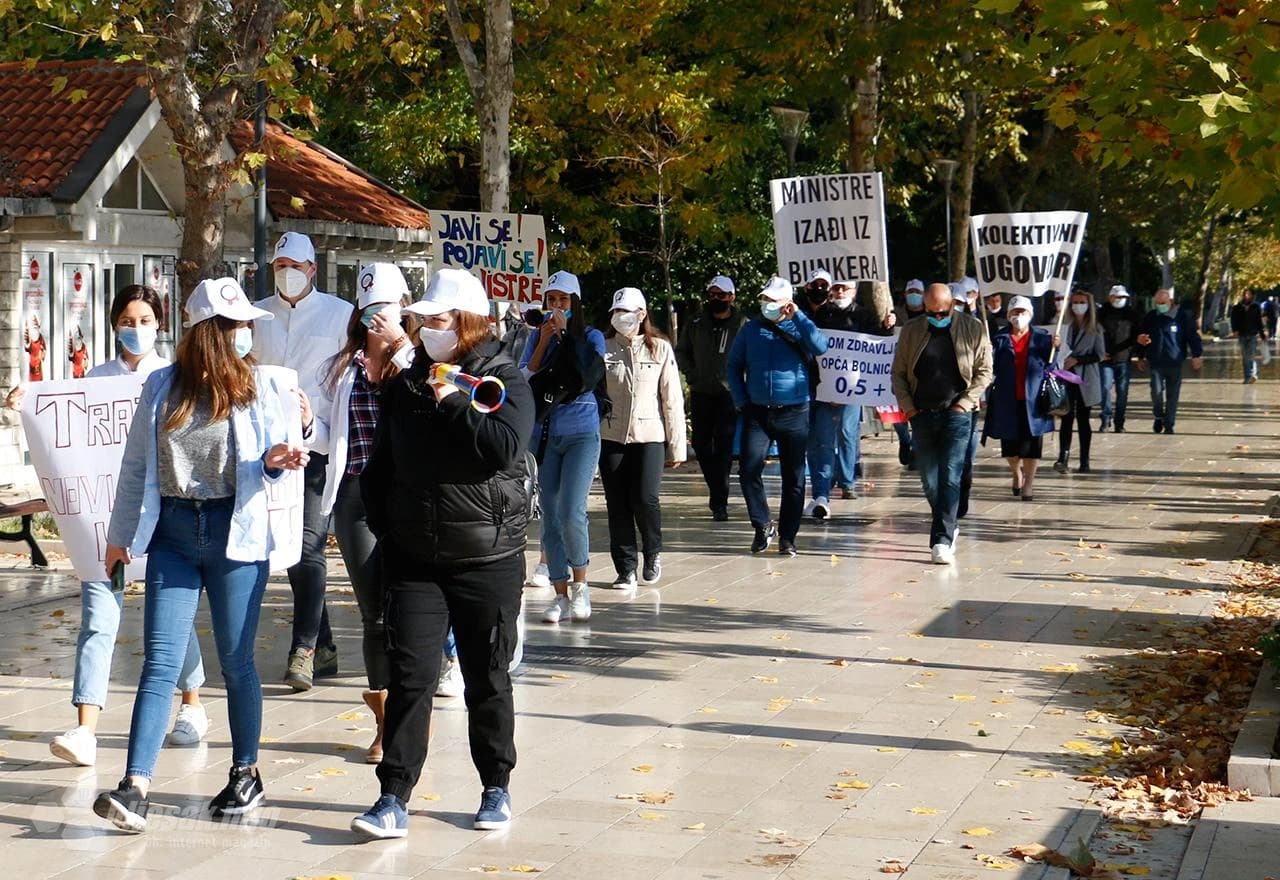 Zdravstveni radnici na ulicama Mostara 