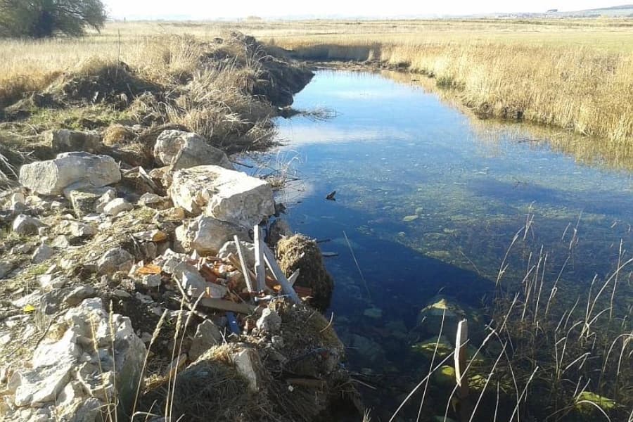 Građevinski otpad završio u koritu rijeke Šujice!