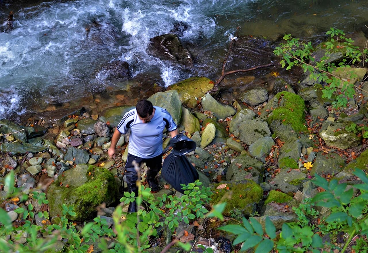 Pripadnici pet građanskih inicijativa iz Bosne i Hercegovine očistili su rijeke i riječne obale