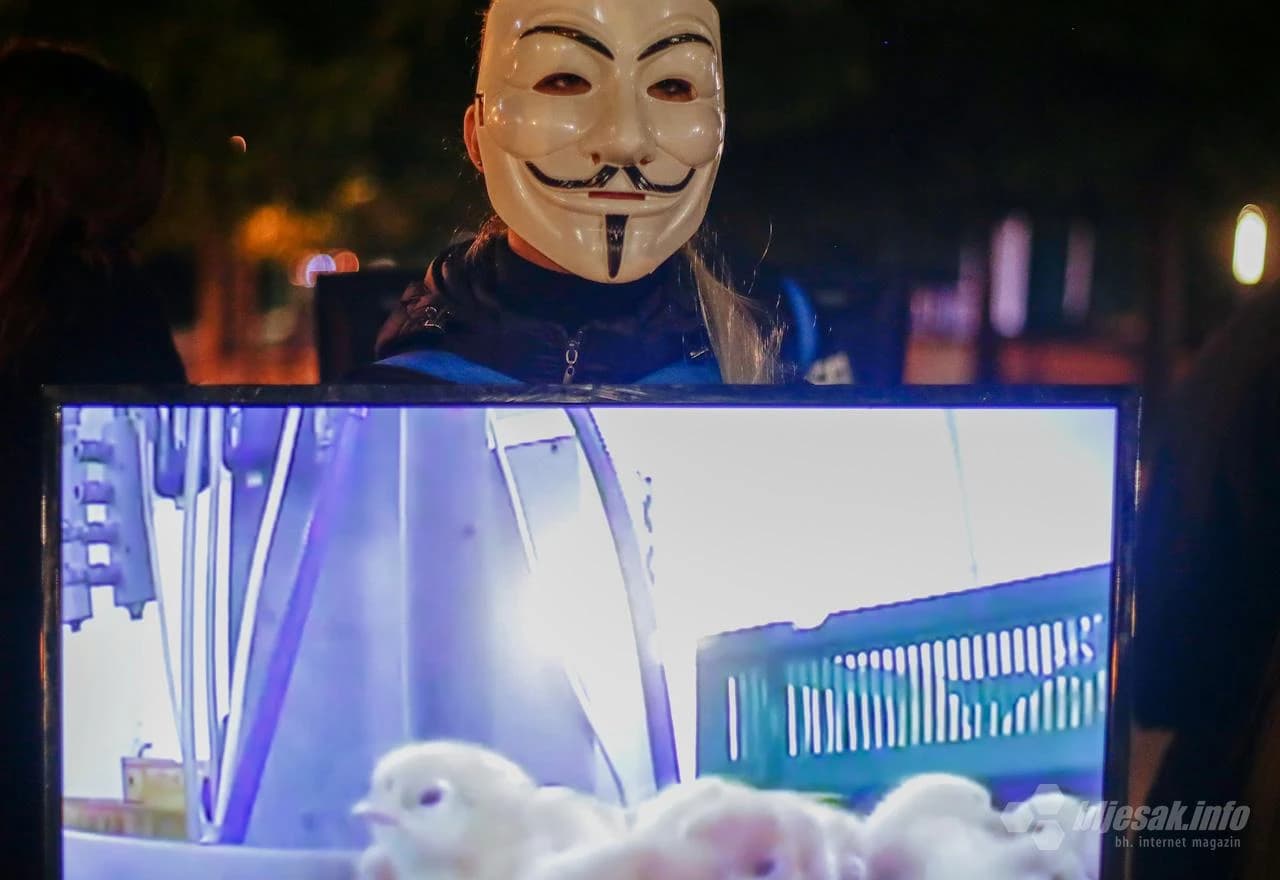 Pod maskama otkrili istinu