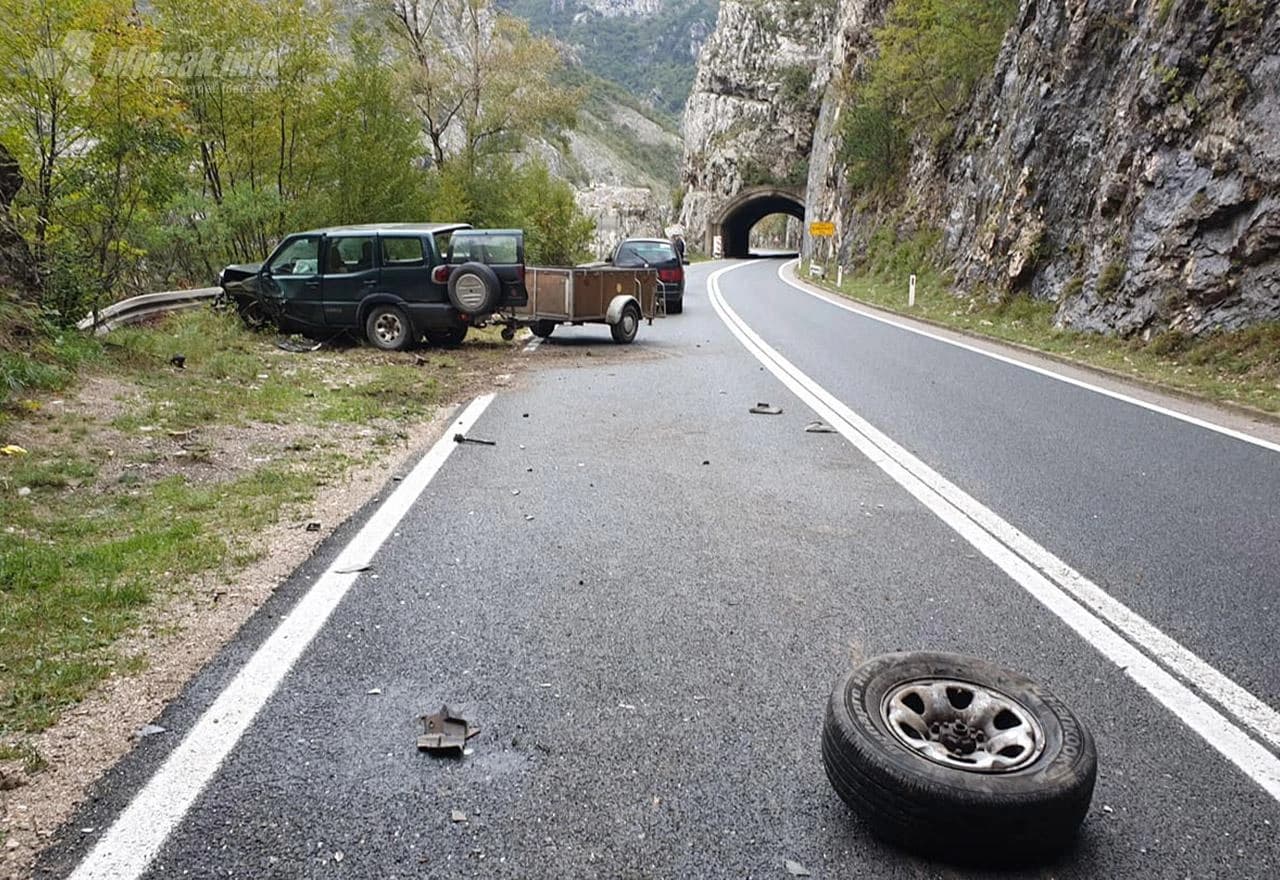 Na terencu je od siline udara otpao kotač