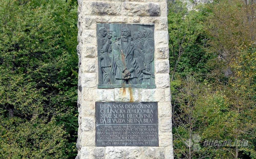 Detalj sa spomenika „Lijepoj našoj“