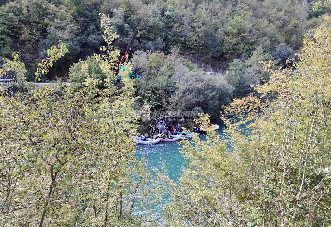 Izvlačenje vozila iz Neretve