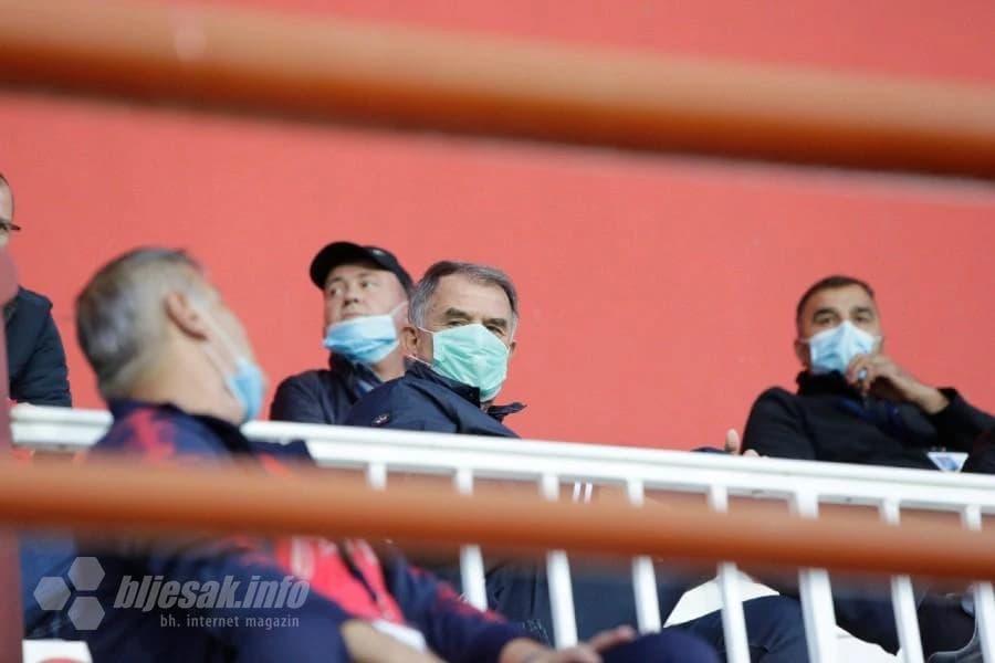 Izbornik Bajević na tribinama stadiona Rođeni