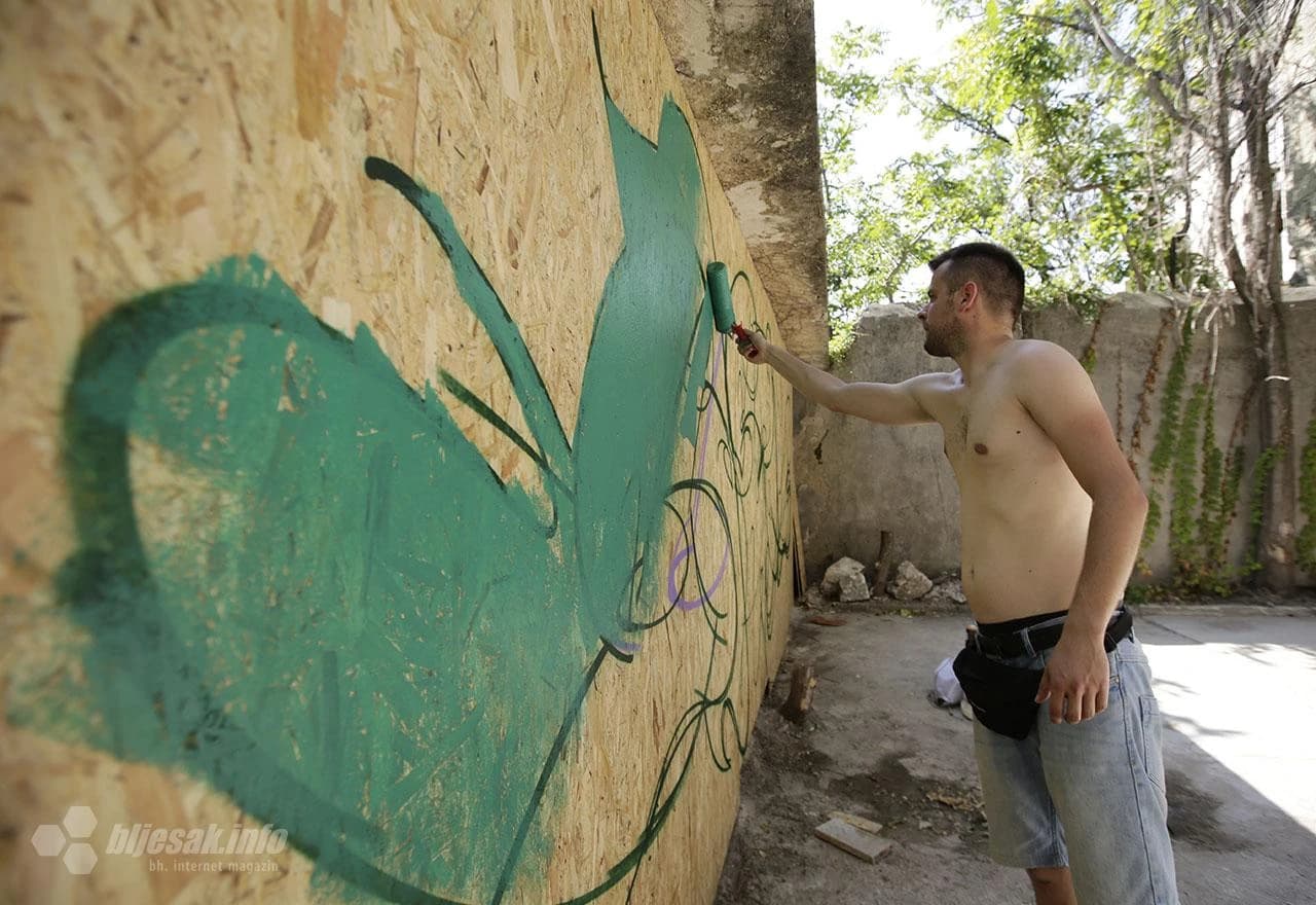 25 umjetnika 'interveniralo' na mostarskim fasadama